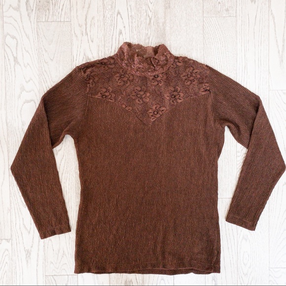 ☁️SOLD☁️ vintage lace blouse - Picture 4 of 8